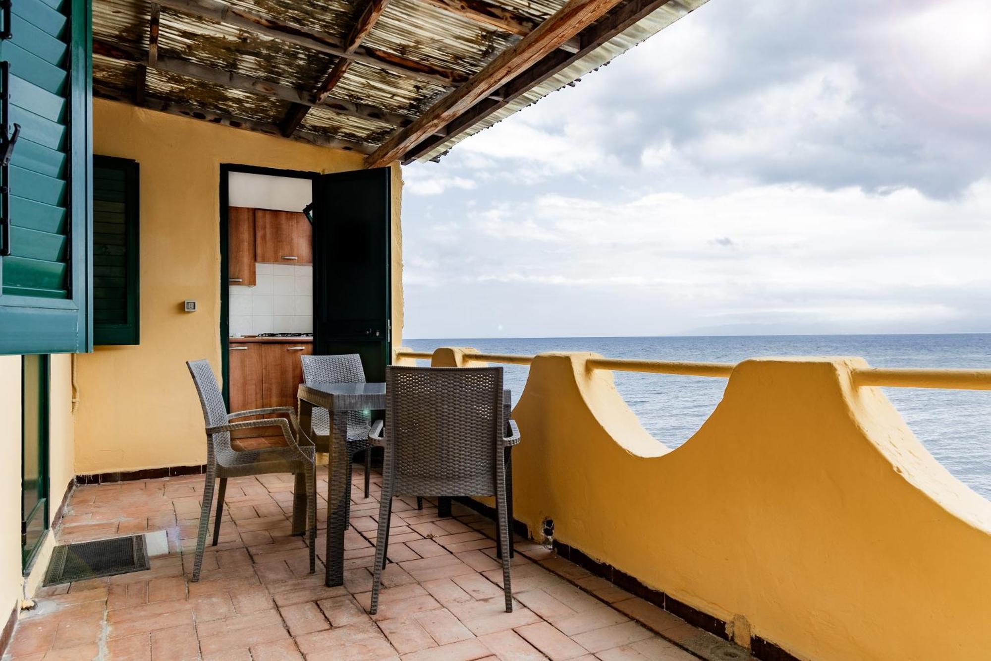 Riva Smeralda Camping Lodge Milazzo Kültér fotó