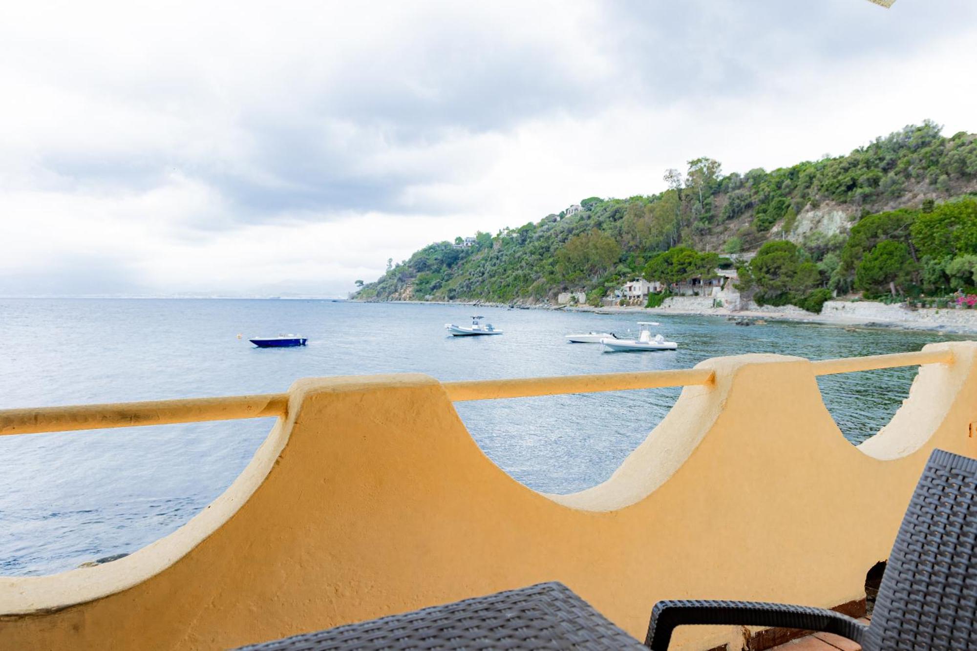 Riva Smeralda Camping Lodge Milazzo Kültér fotó