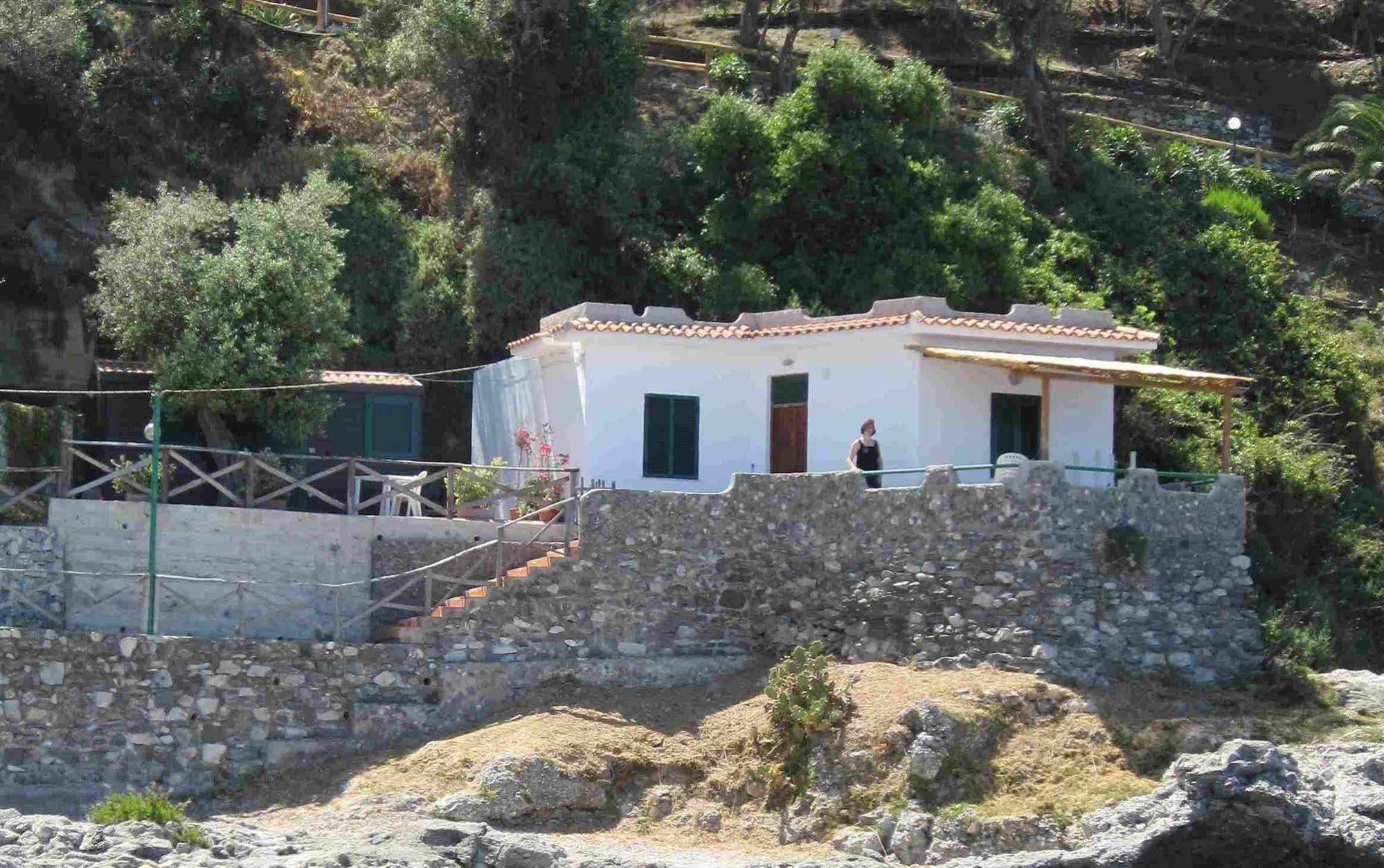 Riva Smeralda Camping Lodge Milazzo Kültér fotó